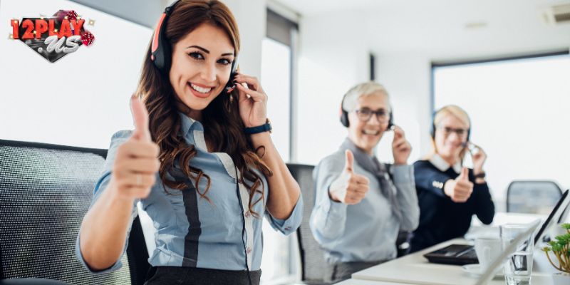 Liên hệ qua email, hotline, livechat